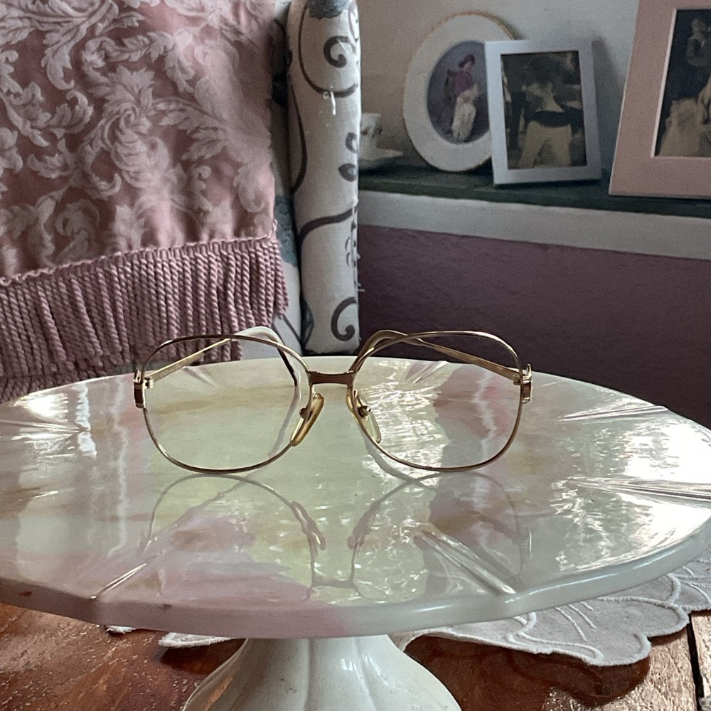 EXQUISITE CHRISTIAN DIOR GOLD METALLIC FRAMES